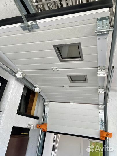 Ворота секционные подъемные на дверной проём