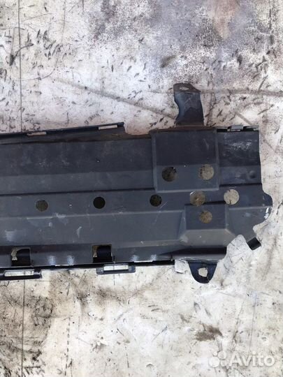 Кронштейн переднего бампера Mercedes W220