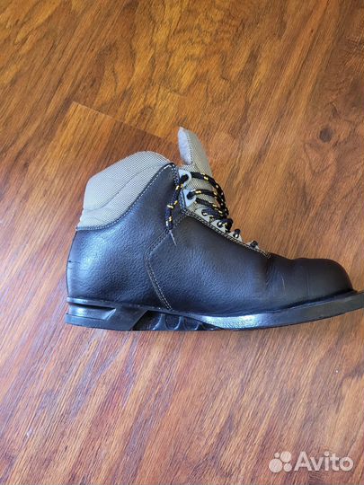 Лыжные ботинки 38 размер на 37