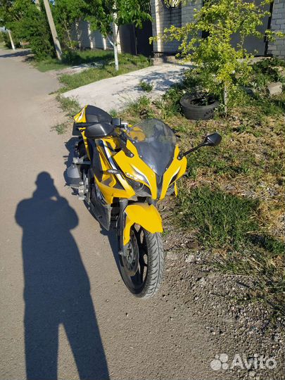 Bajaj pulsar rs 200