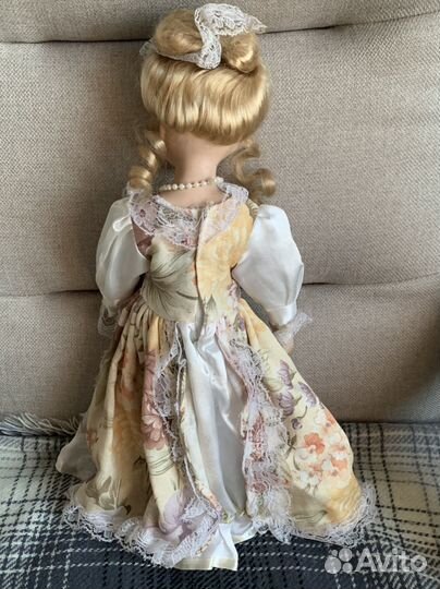 Кукла фарфоровая коллекционная
