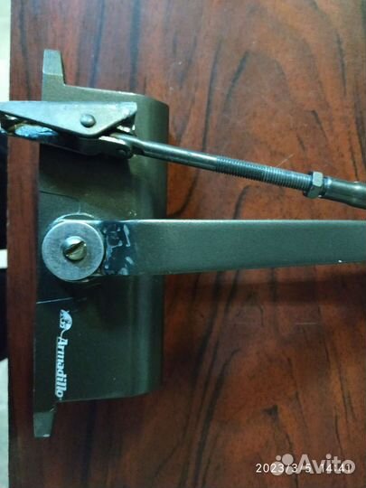 Доводчик дверной