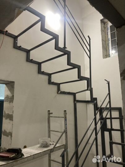 Возведение лестницы на второй этаж