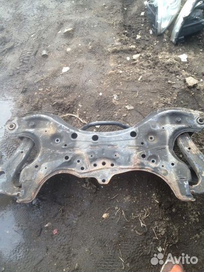 Подрамник Тойота авенсис Toyota Avensis