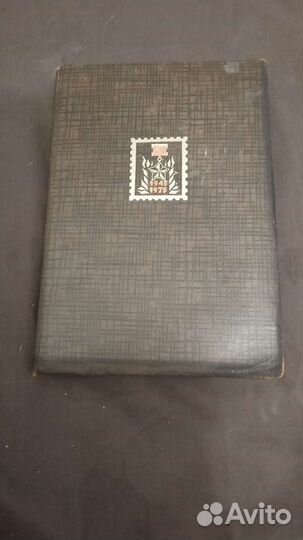 Продаю две книги СССР марками цену предлогайте