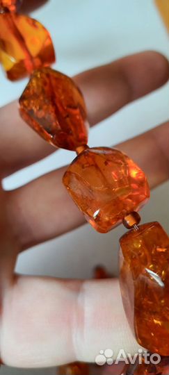 Янтарные бусы