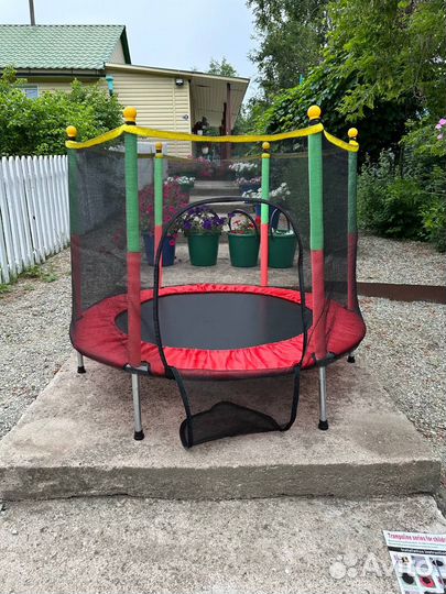 Батут с защитной сеткой новый