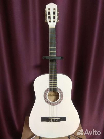 Гитара классическая, белая