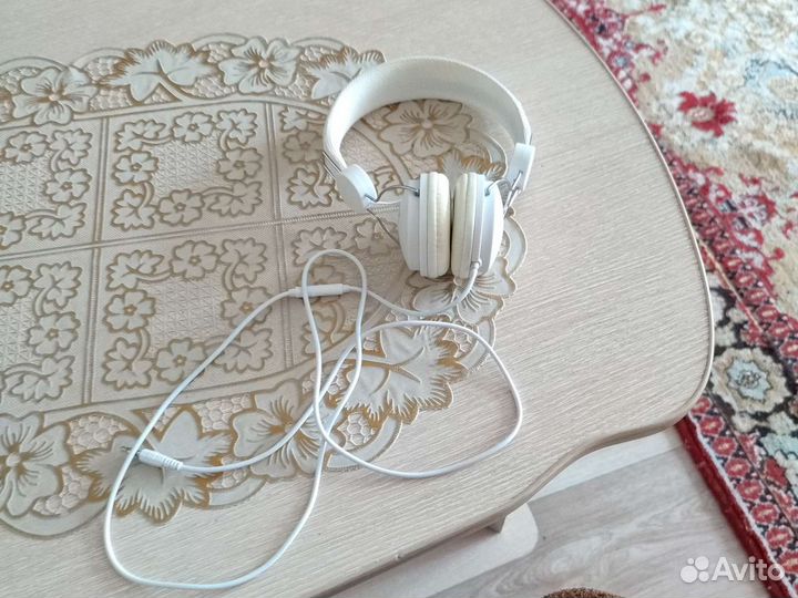 Проводные наушники