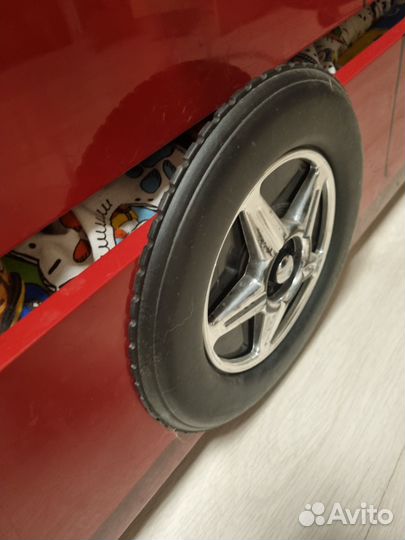 Кровать ввиде машинки