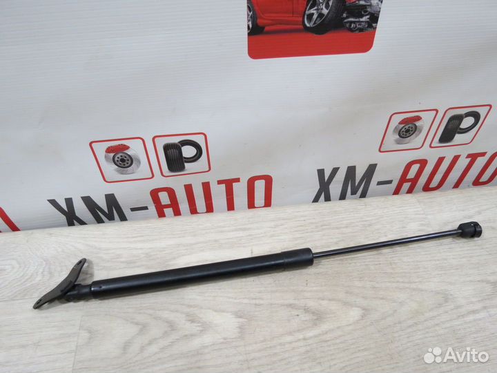 Амортизатор крышки багажника Volkswagen Tiguan