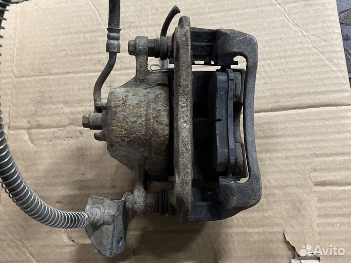 Суппорт тормозной правый Hyundai Solaris 1