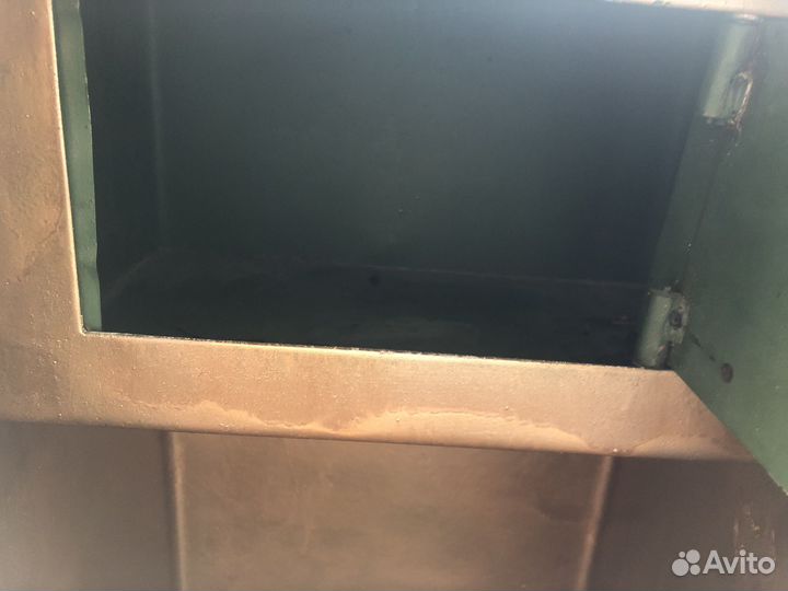 Сейф металлический