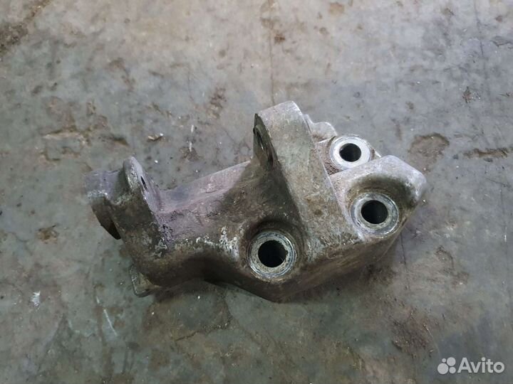 Кронштейн генератора нижний на ваз 2108-2115