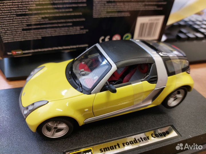 Коллекционная модель Smart Roadster Coupe 1:24