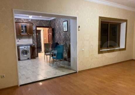 2-к. квартира, 74 м², 2/4 эт.