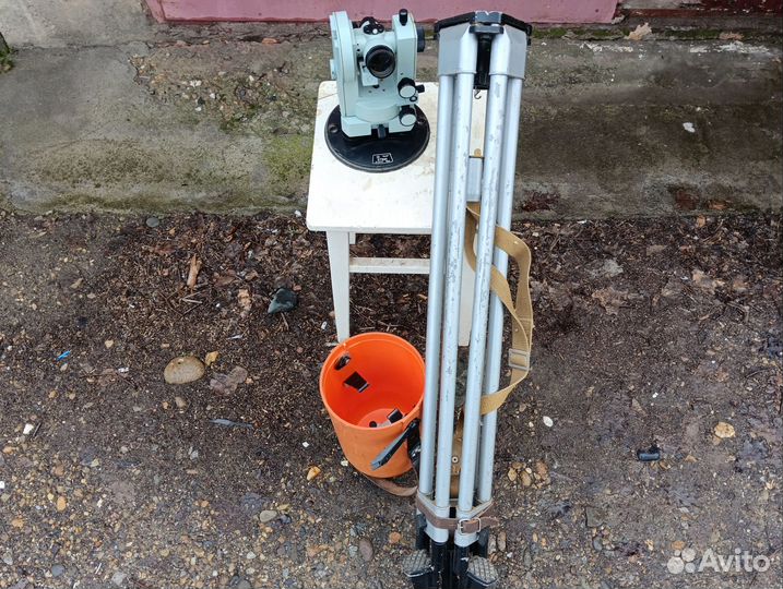 Нивелир2н3л, теодолит 2т30п, штатив