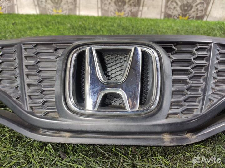 Решетка радиатора передняя Honda Fit GE6 L13A