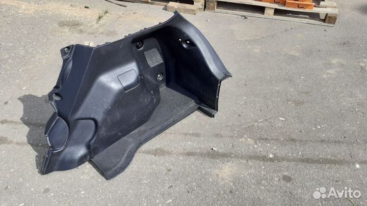 Правая обшивка багажника Nissan Tiida