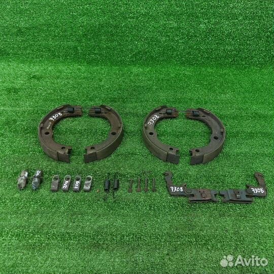Комплект монтажный тормозных колодок задний
