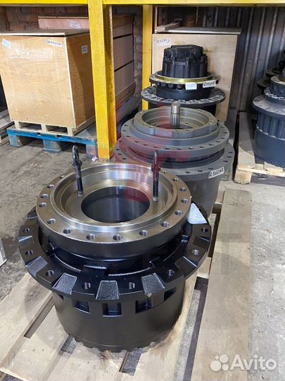 Редуктор хода Hitachi EX200-5
