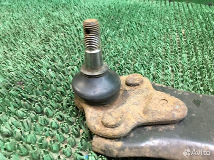 Рычаг подвески передний правый Toyota Corolla E120