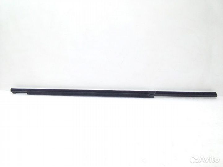 Молдинг двери задний правый Mercedes-Benz