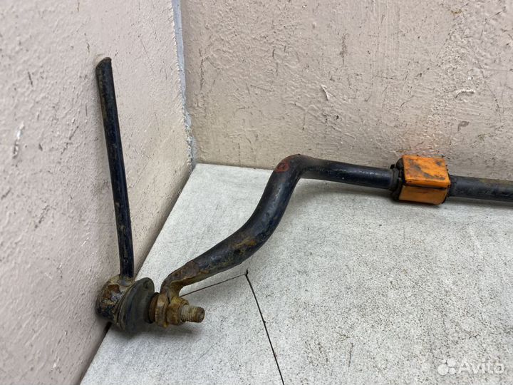 Стабилизатор передний