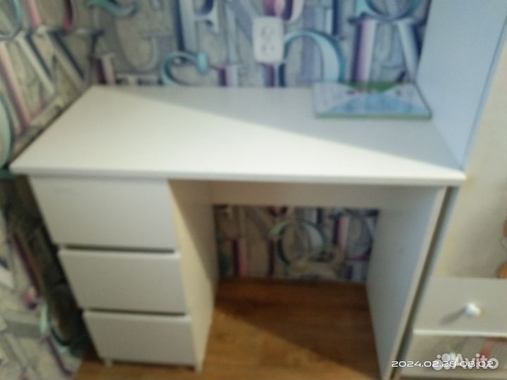 Шкаф и стол письменный