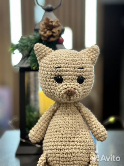Котик вязаный игрушка в любой одежде