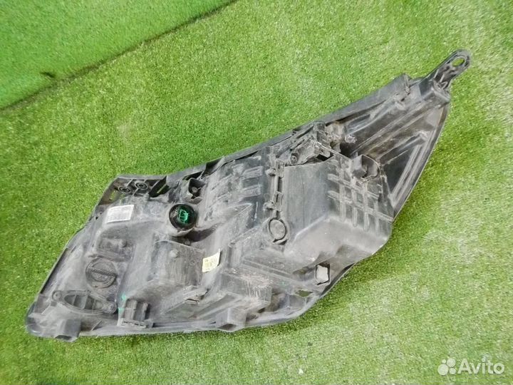 Фара правая Kia Sorento/Sorento Prime