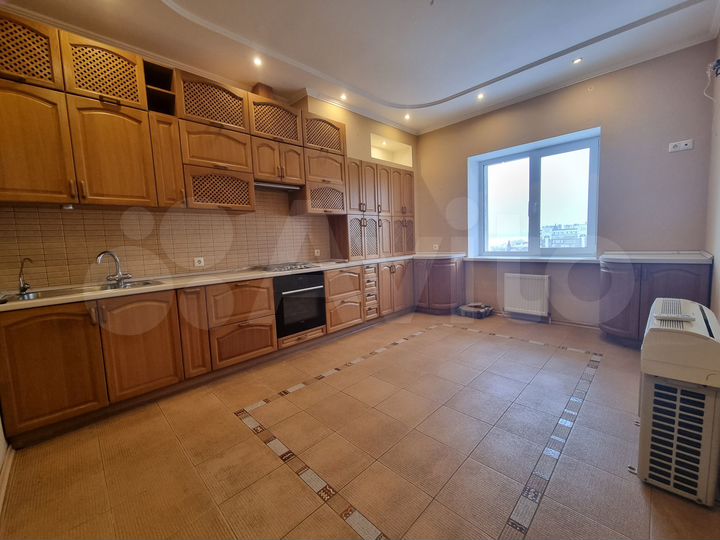 3-к. квартира, 143 м², 6/8 эт.