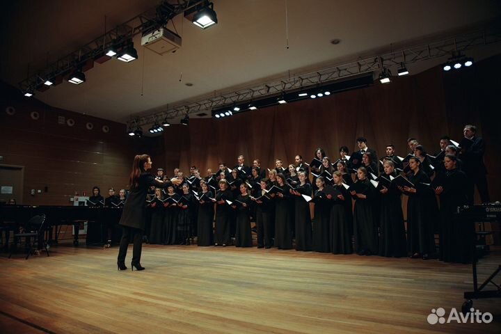 Занятия по вокалу, фортепиано; Мужской Хор