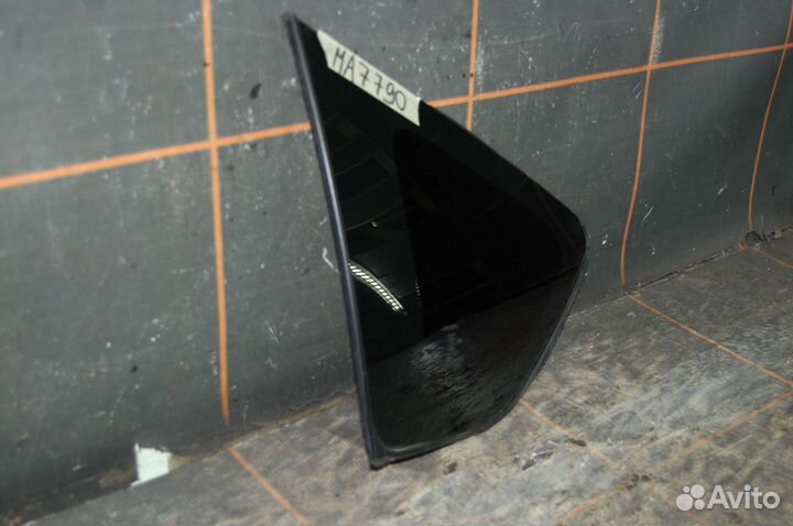 Стекло глухое левое - Toyota RAV 4