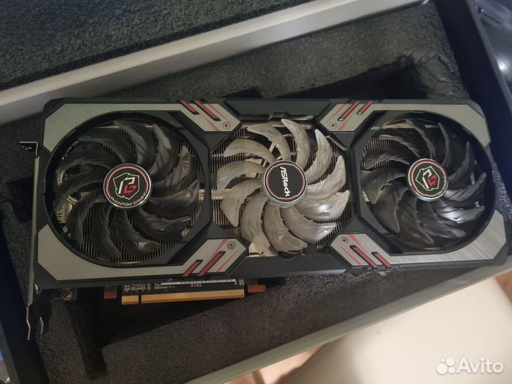 AMD Radeon RX 6800 Phantom Gaming ASRock
