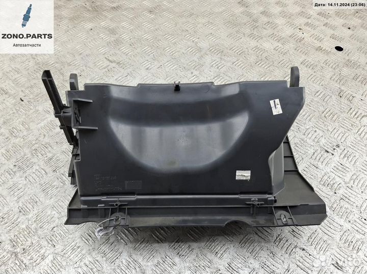Бардачок 131150268 на Opel Zafira B