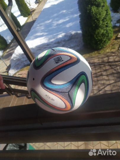 Футбольный мяч adidas brazuka 2014