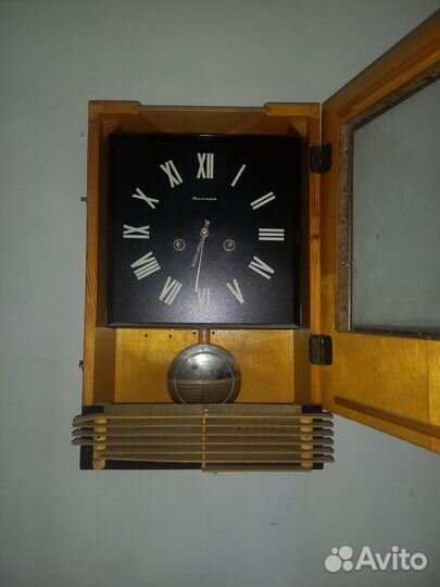 Часы янтарь