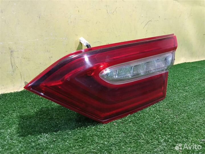 Фонарь задний внутренний правый Toyota Camry V70
