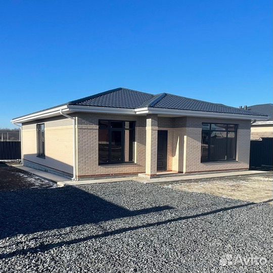 Строительство домов. Бригада строителей