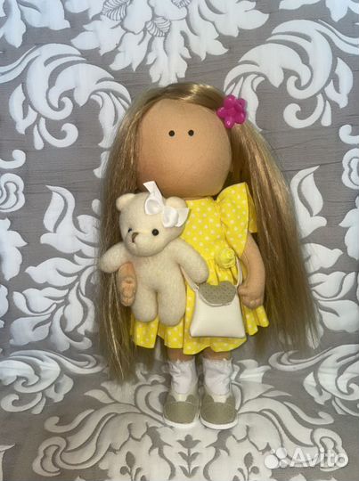 Кукла ручной работы с одеждой