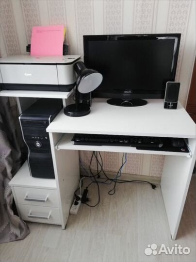 Компьютерный стол с 2-мя ящиками белый