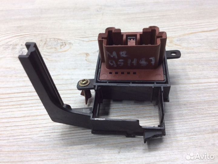 Переключатель регулировки зеркала Mitsubishi