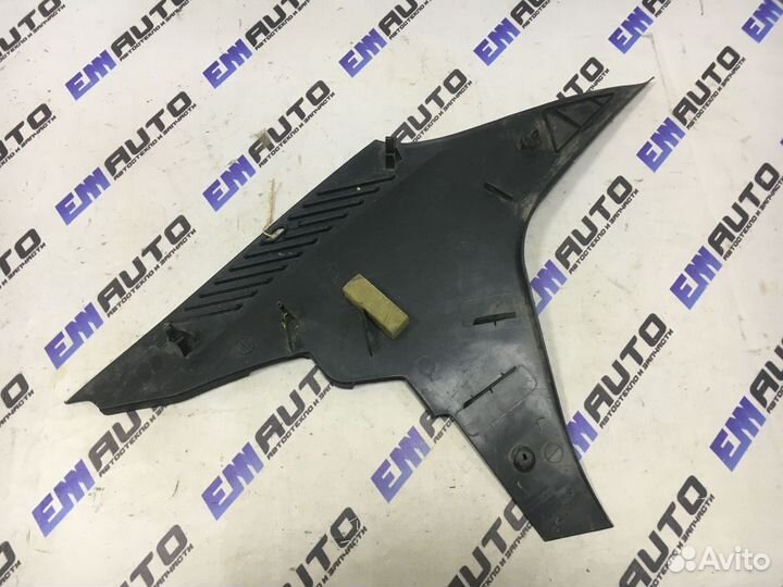 Накладка стойки задней правой Рено Логан