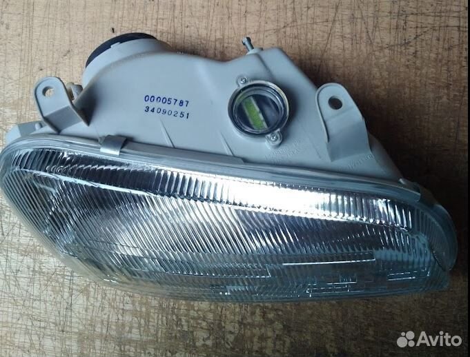 Фара правая toyota RAV4 96-97 механика