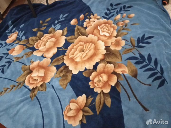 Пледы и покрывало бу