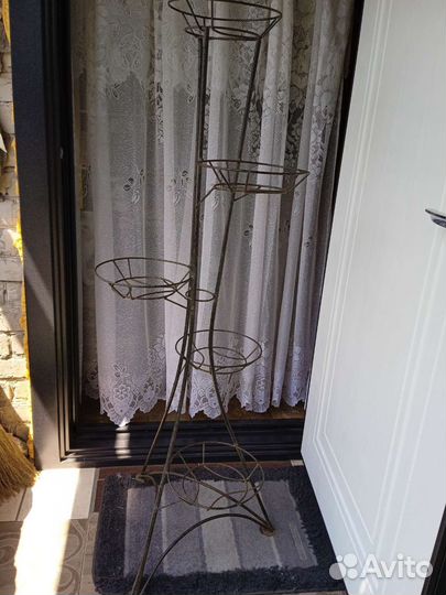 Подставка для цветов напольная металлическая