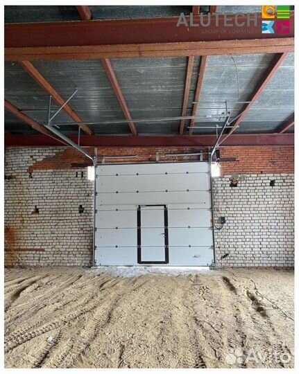 Секционные ворота для гаража alutech