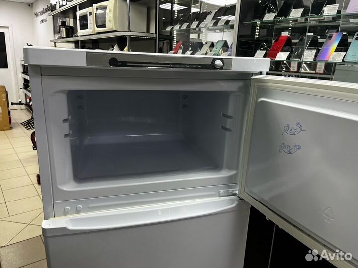 Холодильник Indesit ST 145