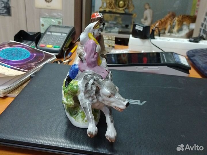 Фарфоровые статуэтки Иван царевич на сером волке